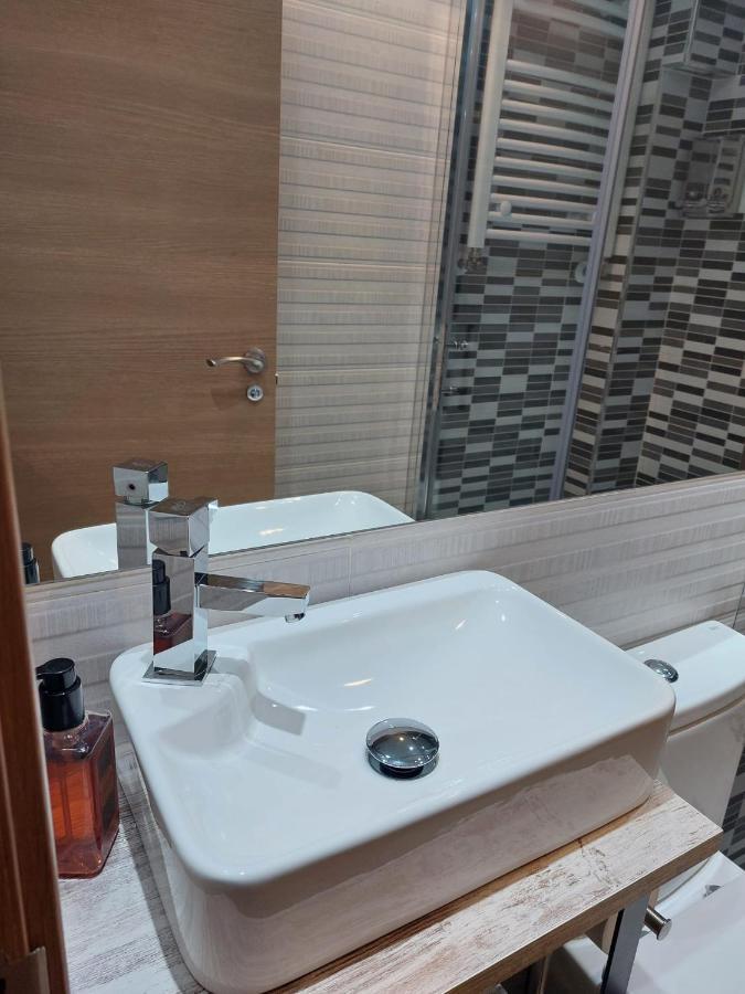 Apartamentos Deluxe Barajas Madrid Eksteriør bilde