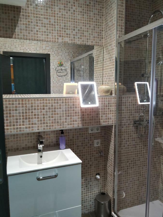Apartamentos Deluxe Barajas Madrid Eksteriør bilde